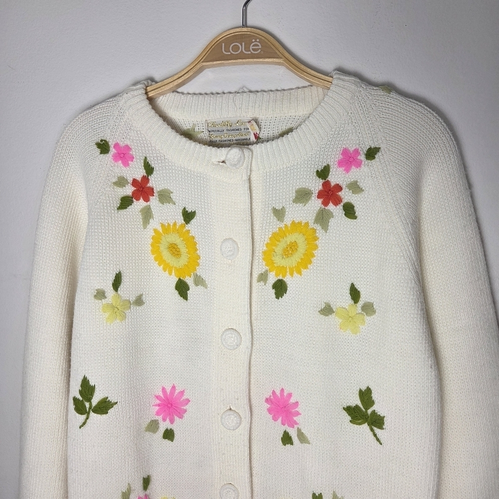 Vintage Floral Embroidery Button Front Cardigan - Picture 7 of 9